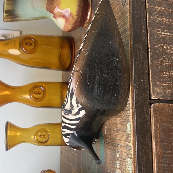 🦓🦓🦓 Zebra Print boots that I never wore size 8. 4-5 inch heels BRAND NEW - Picture 10 of 13